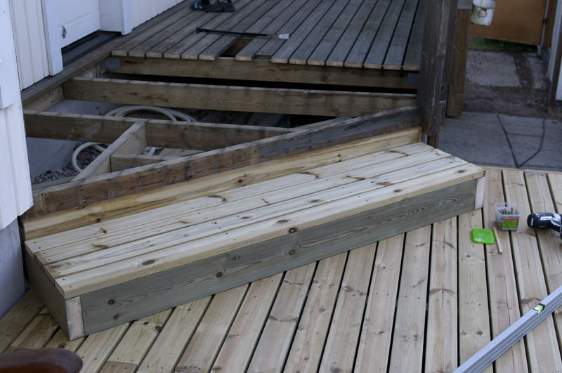 Terassi 36.jpg - ja askelma näki päivänvalon!